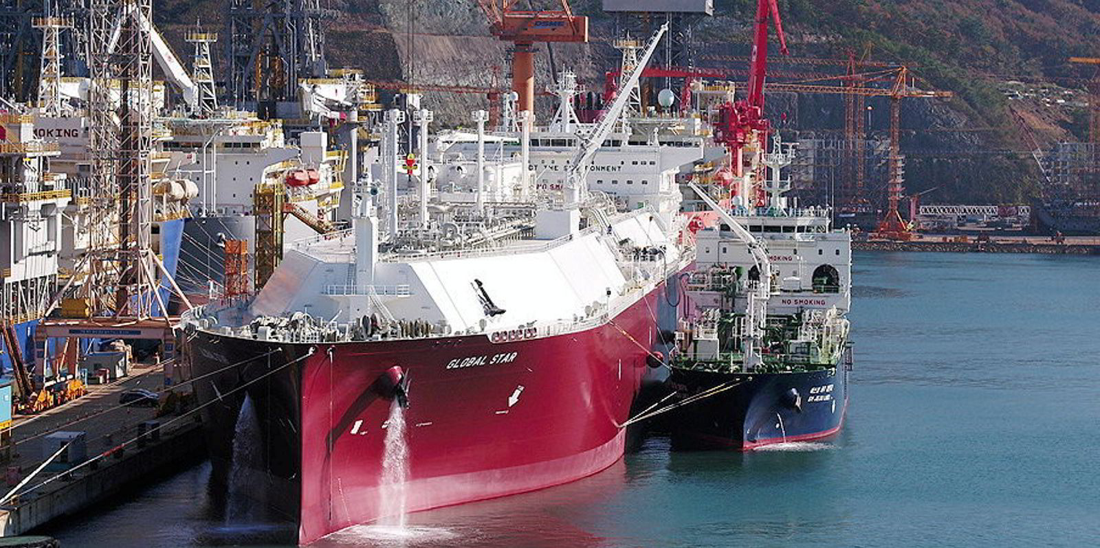 South Korea conducts first LNG ship-to-ship transfer at a yard | TradeWinds