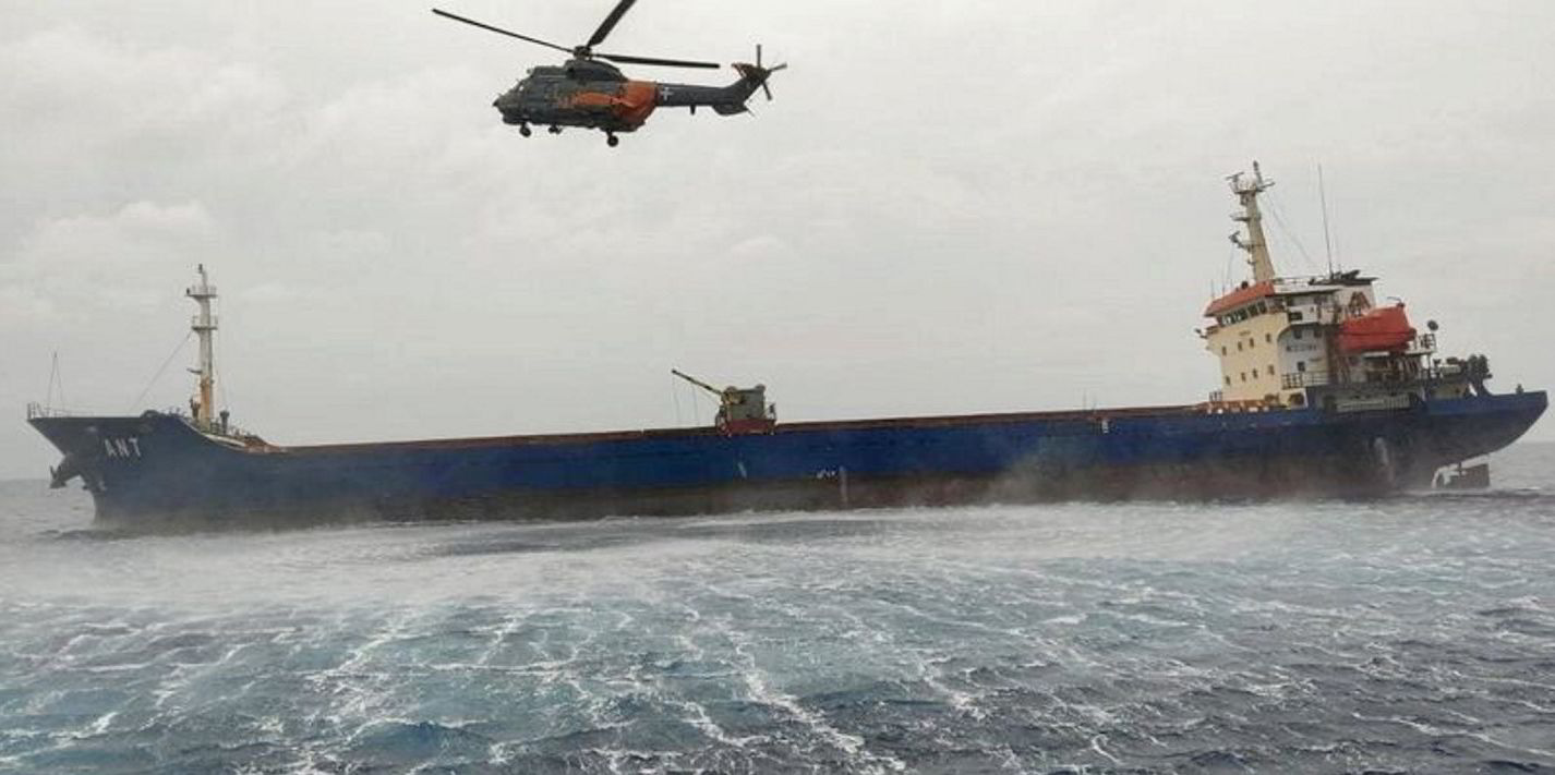 Bulk carriers collide in Greece but no casualties reported (Video