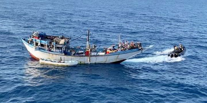 Somali pirates using hijacked fishing boats to launch attacks, shipping ...