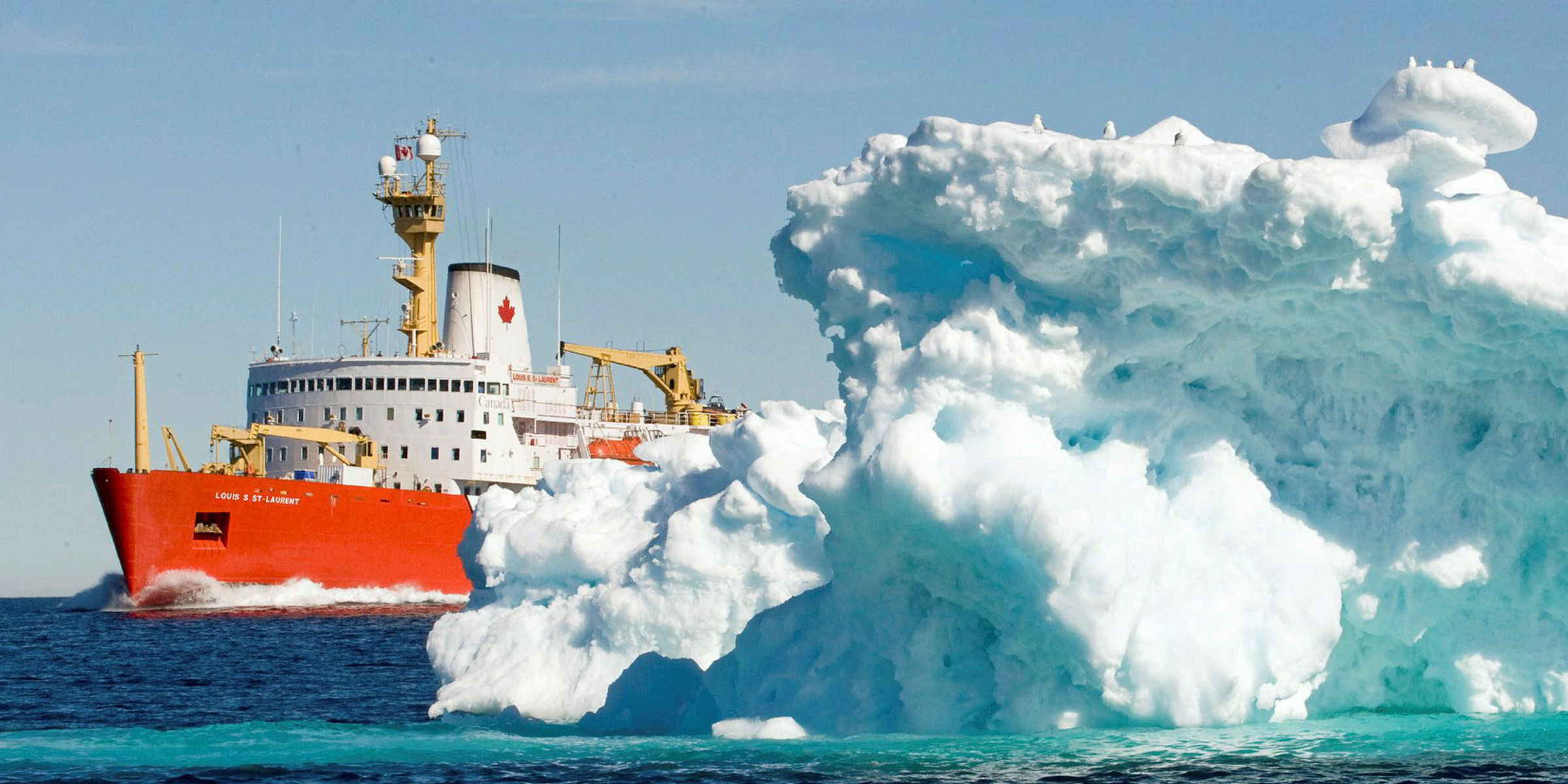 Корабль северный океан. Северный Ледовитый океан ледокол. Арктика ледокол Канада. Ледокол и Айсберг. Освоение Арктики ледокол Арктика.