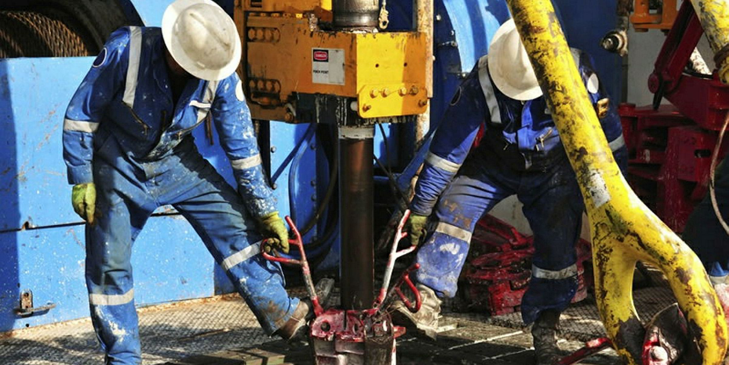 горнорудная промышленность. нефтяник профессия. подземная разработка месторождений полезных ископаемых. работа связанная с добычей. инженер нефтяник.