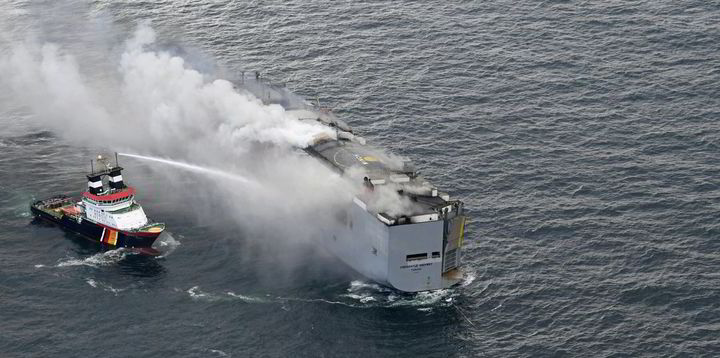 Fremantle Highway blaze: Desperate crew jumped overboard to escape car ...