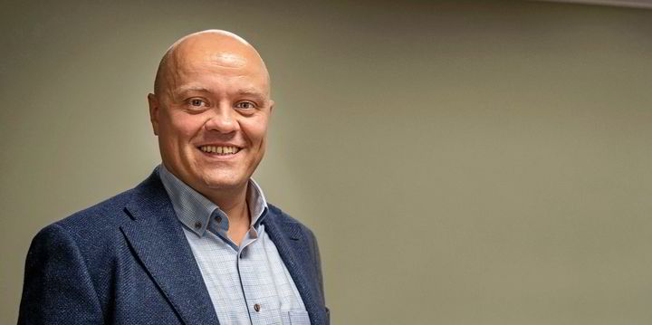 Stig har solgt strøm i alle år. Nå skal han jakte kunder blant ...