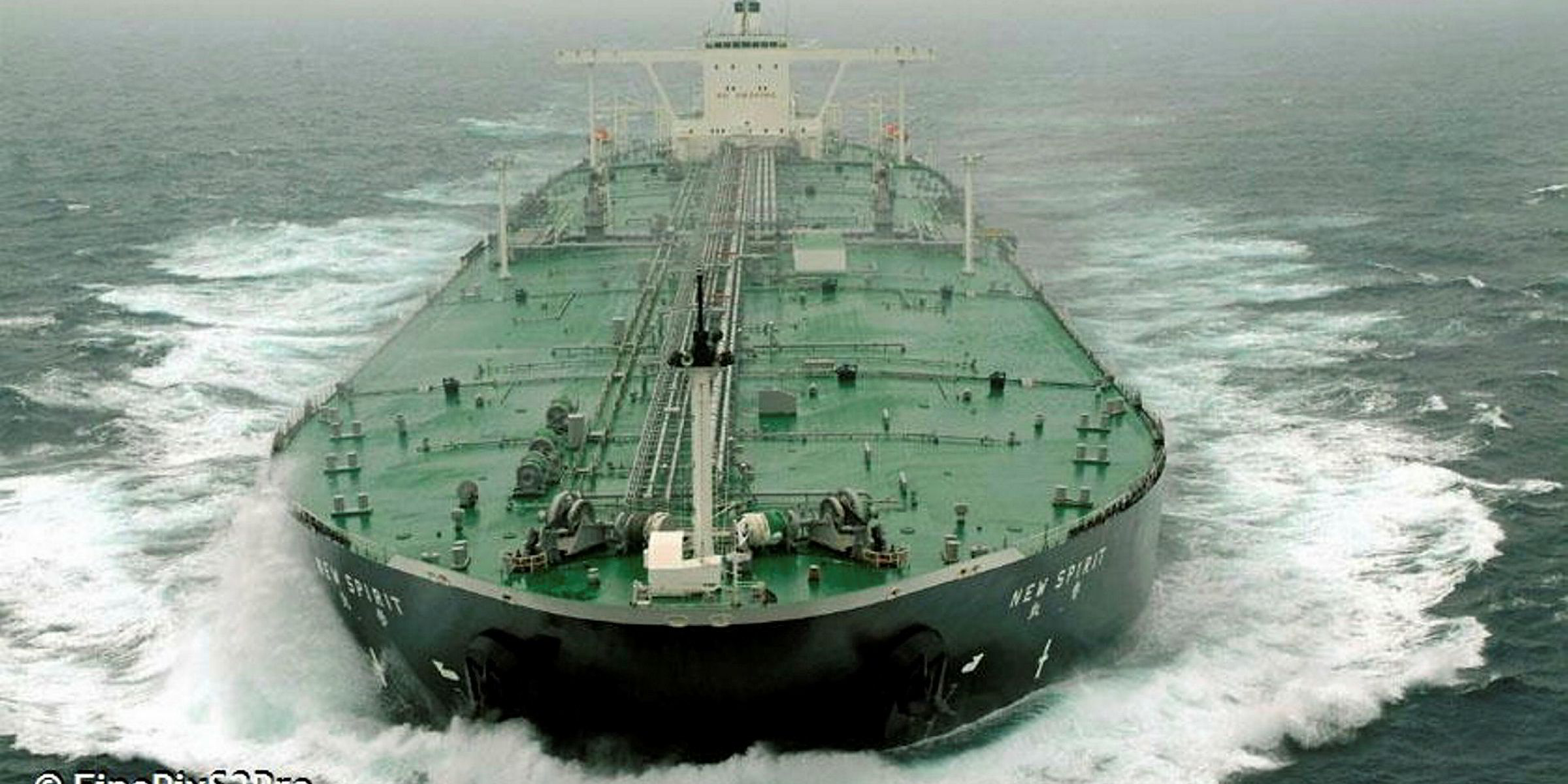 Shipping storm. VLCC танкер шторм. China Spirit танкер. Торговый флот. Торговое судно.