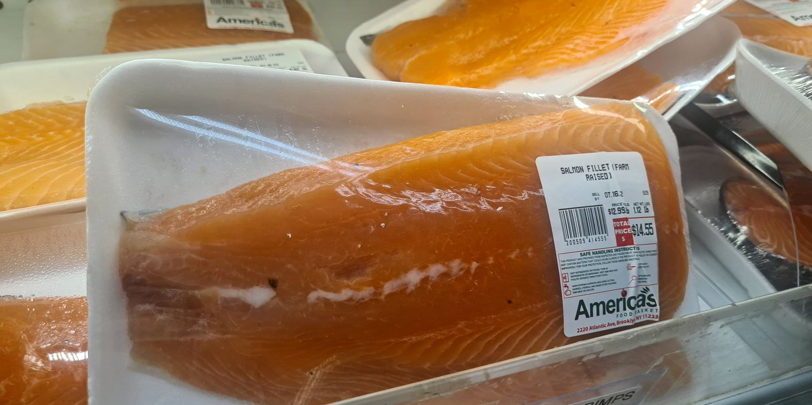 Prices for smaller Norwegian farmed salmon are falling