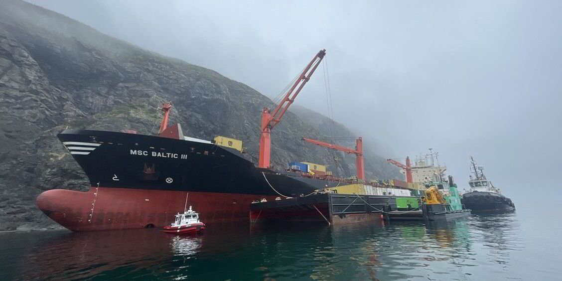 Stricken MSC boxship to have oil removed from engine room