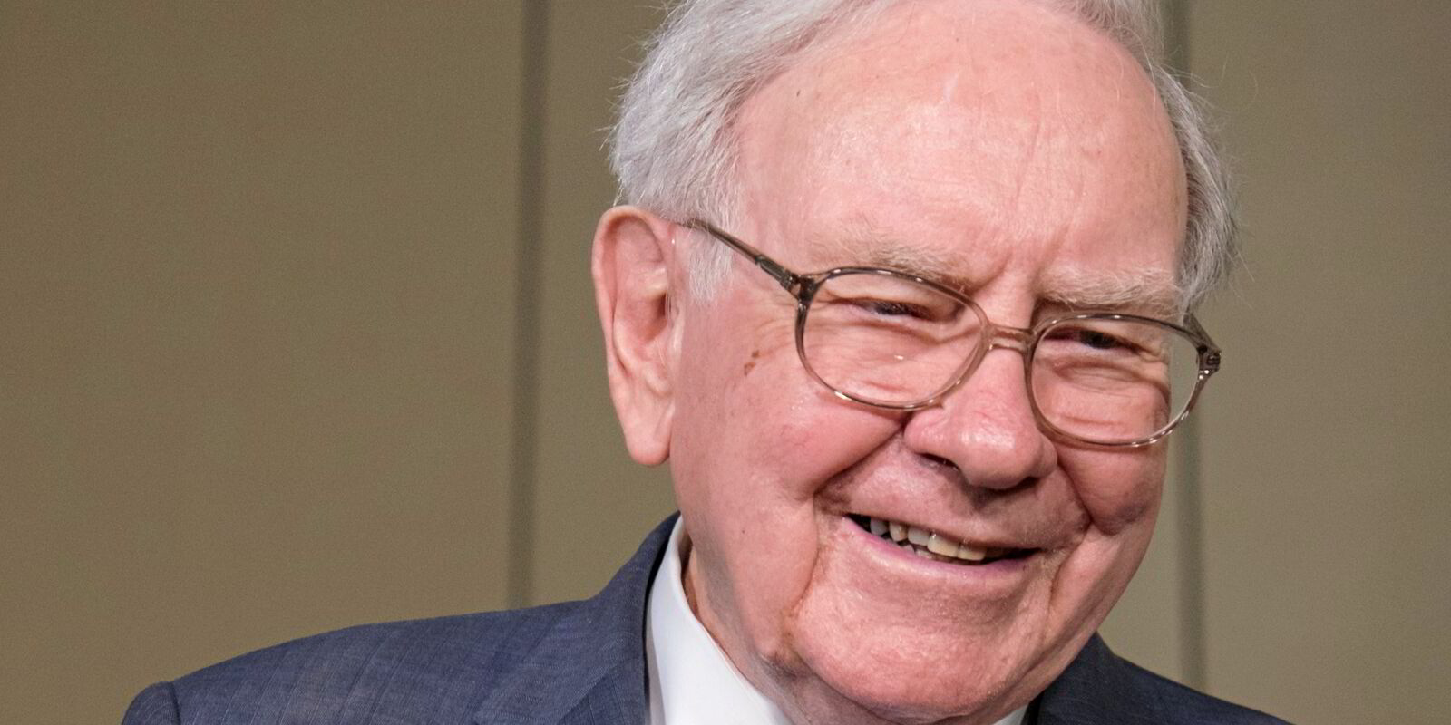 Buffett firm eyes 10% stake in pioneer power line linking two principal US electric grids