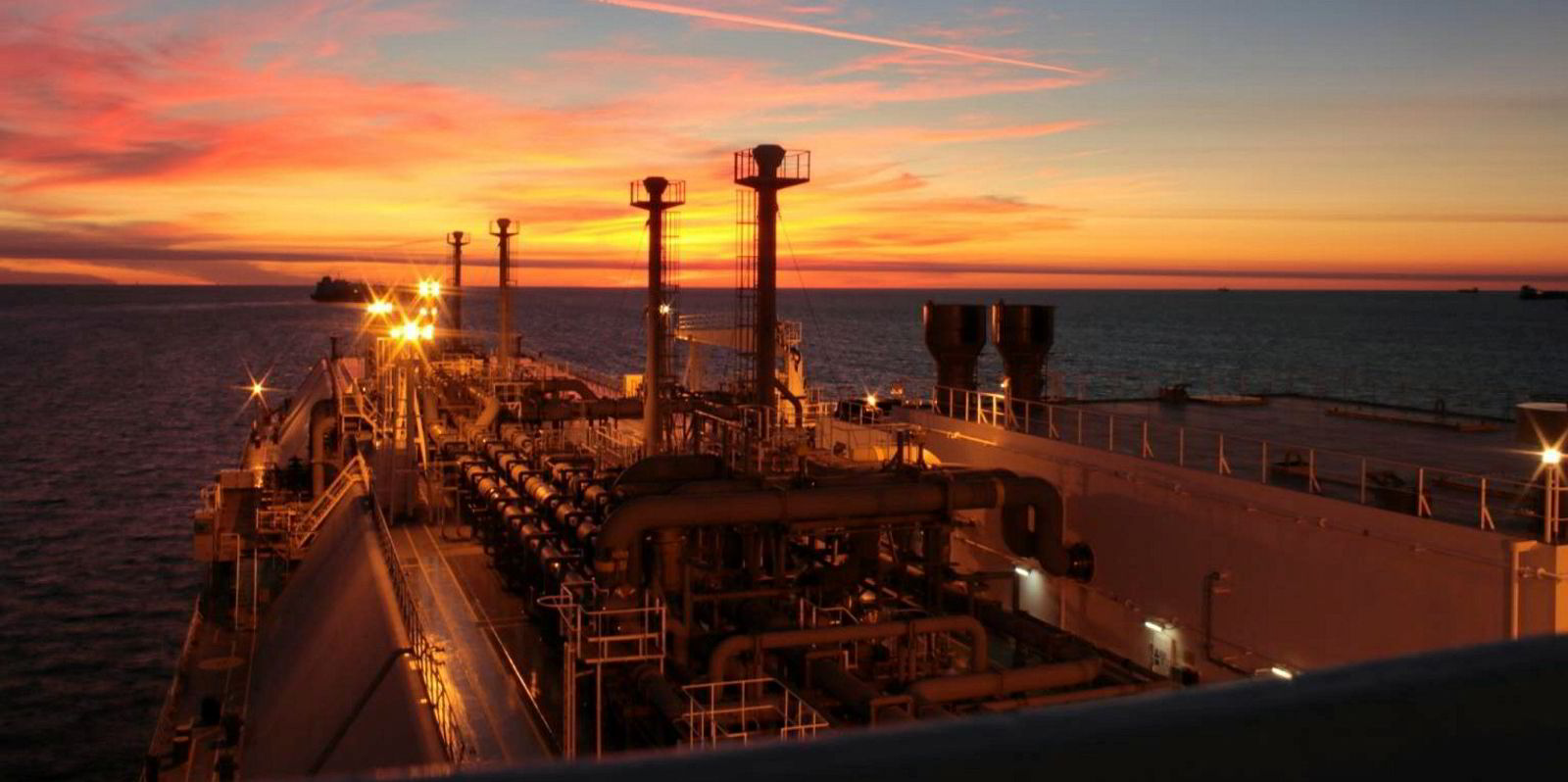gaslog-partners-charters-out-more-lng-tonnage-in-hot-market-tradewinds