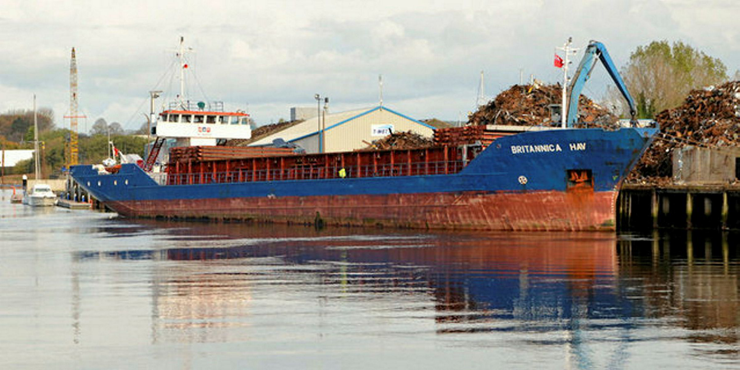 cargo-ship-capsized-in-english-channel-tradewinds