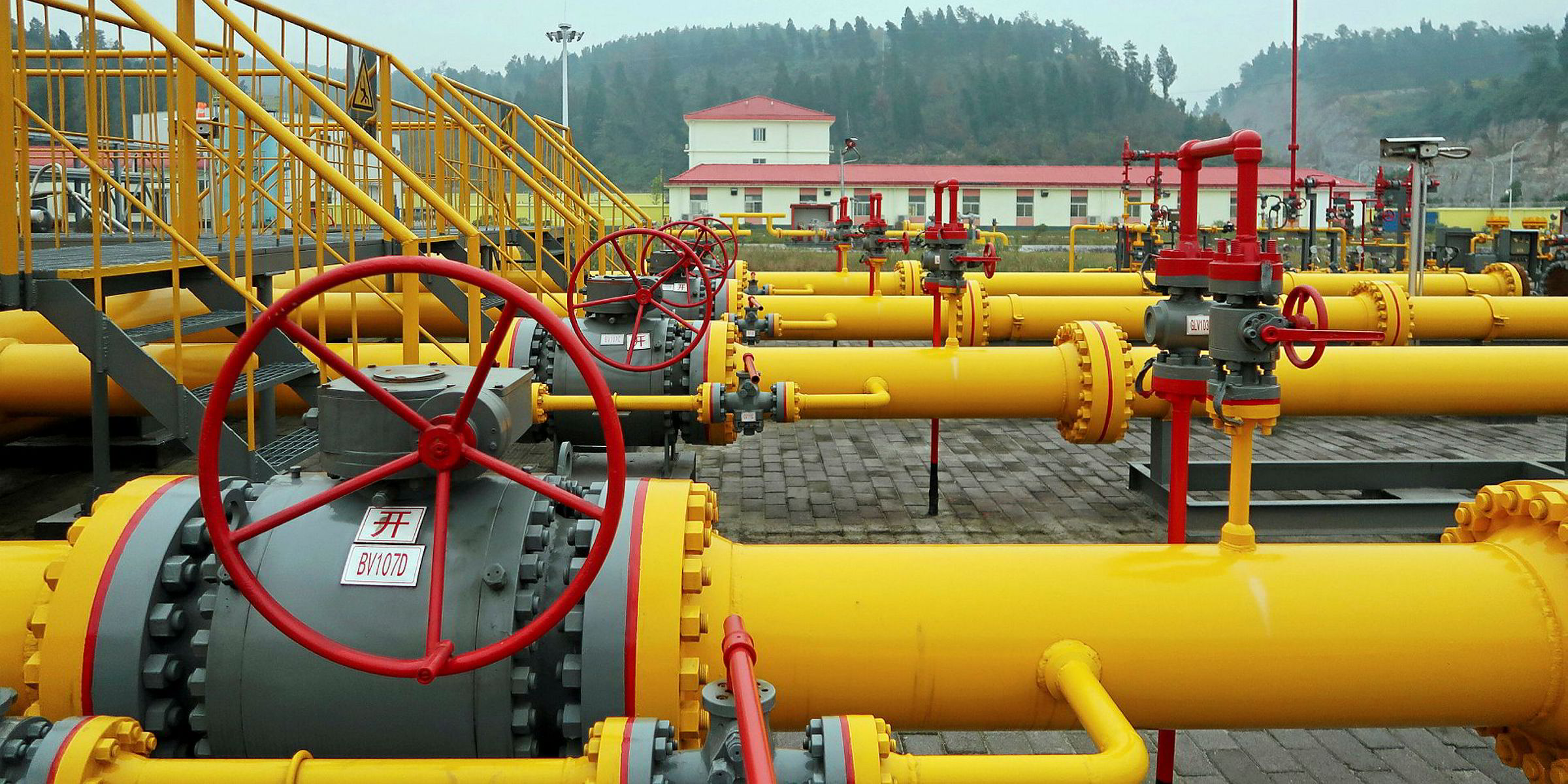 Газовые китая. Природный ГАЗ Китай. PETROCHINA добыча газа. Трубопроводы в Китай. Добыча газа в Китае.