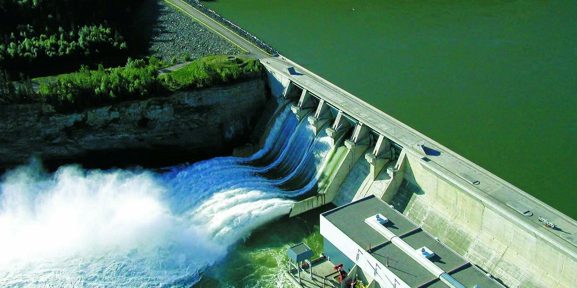 Энергия воды в реке. Гидроэнергия и энергия воды. Северная ирландская гидроэлектростанция. Таум Саук ГЭС. Водная энергия: гидроэлектростанция.