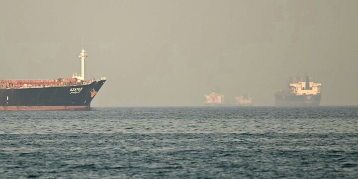 Oil prices hold as Iran-Oman near Strait of Hormuz deal