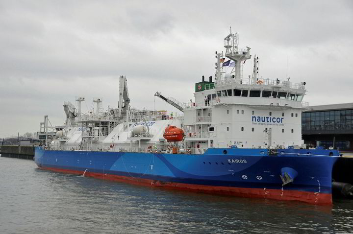 World’s largest LNG bunker vessel takes a bow in Hamburg | TradeWinds