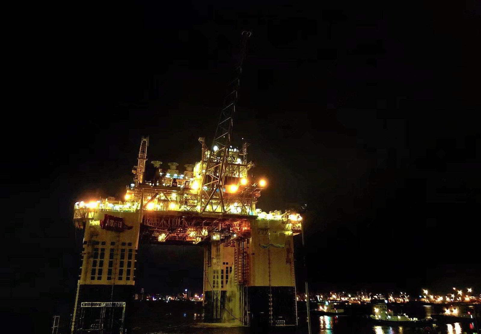 Video: CNOOC Delivers Giant South China Sea Floater As First Gas Nears ...