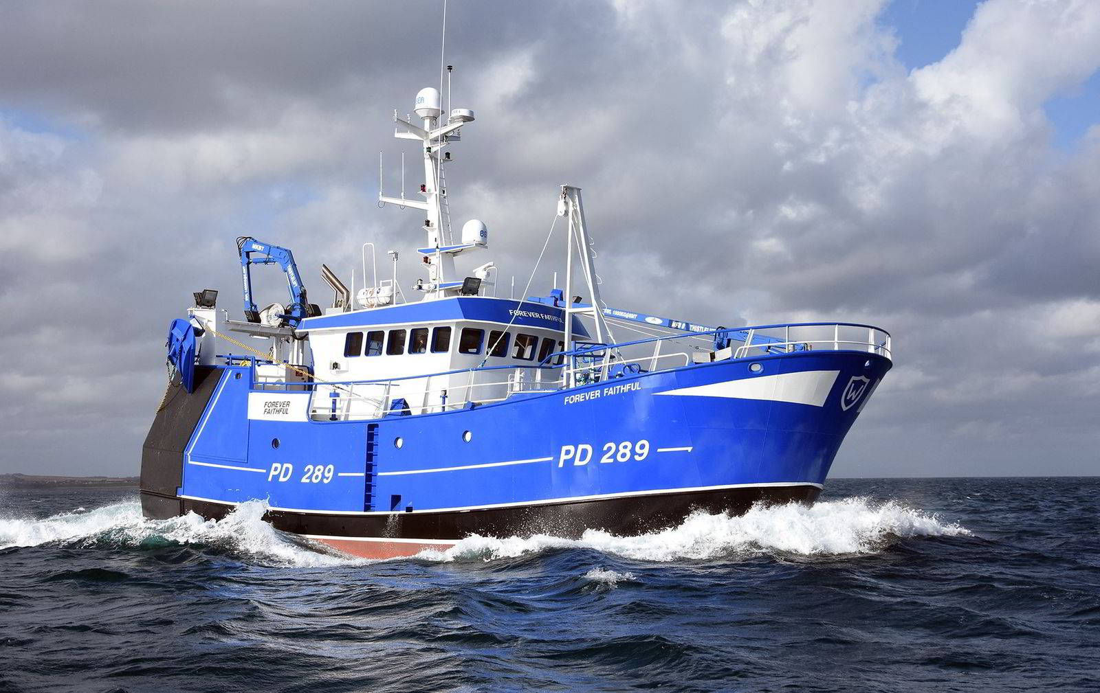 Skye trawler rescue: Tide threatened to topple 72ft fishing vessel