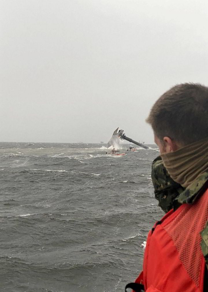 Search on for missing people in US Gulf as six rescued after liftboat