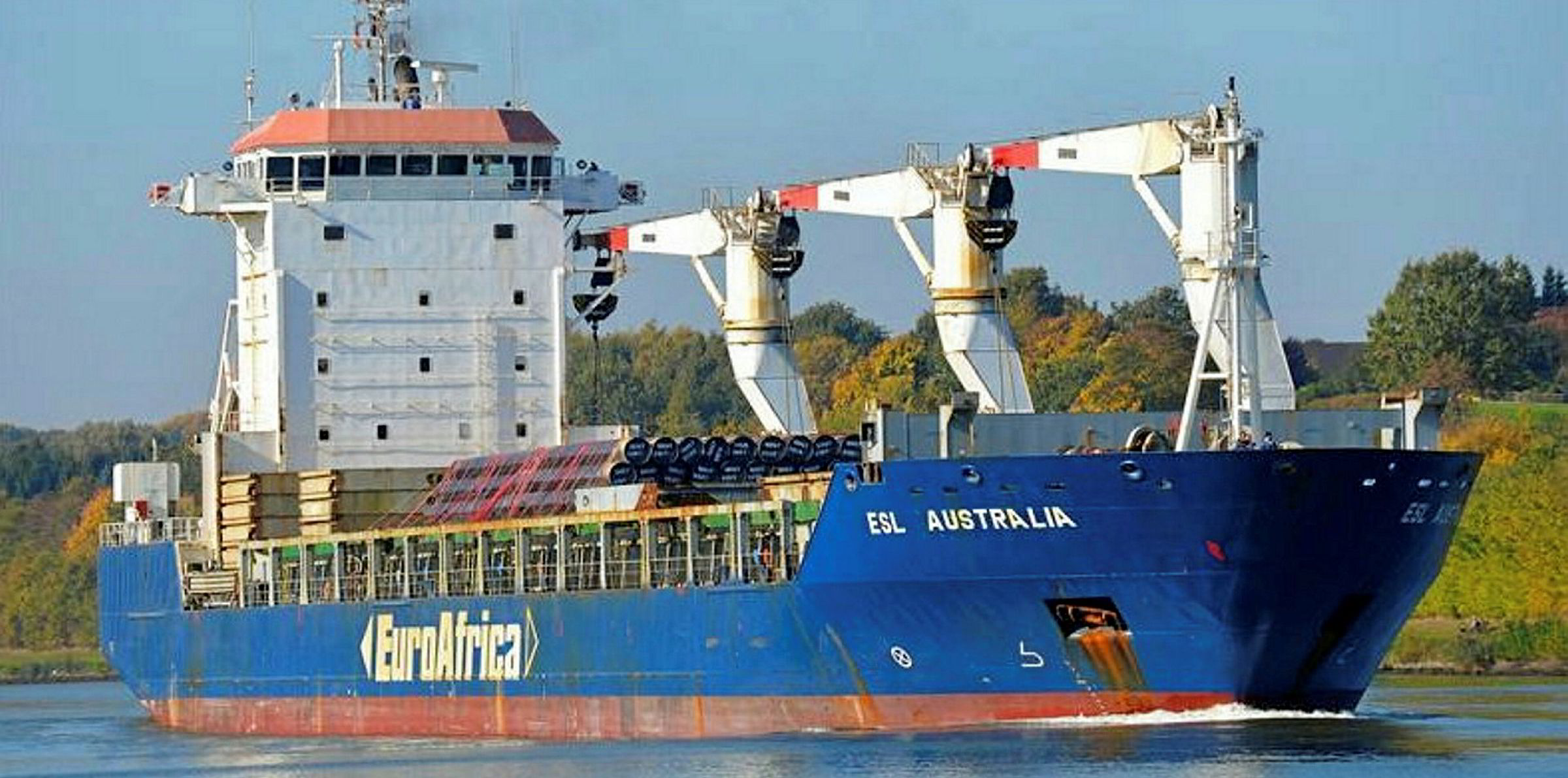 Cargoship crew take refuge in citadel as pirates attack | TradeWinds