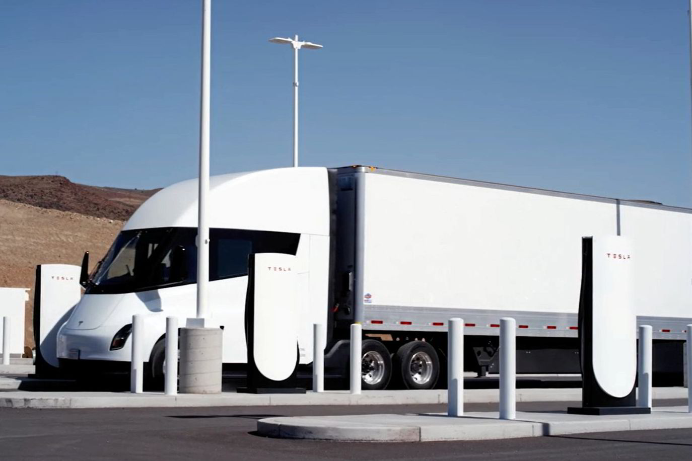 US' largest private freight carrier adds 12 electric semis to its fleet