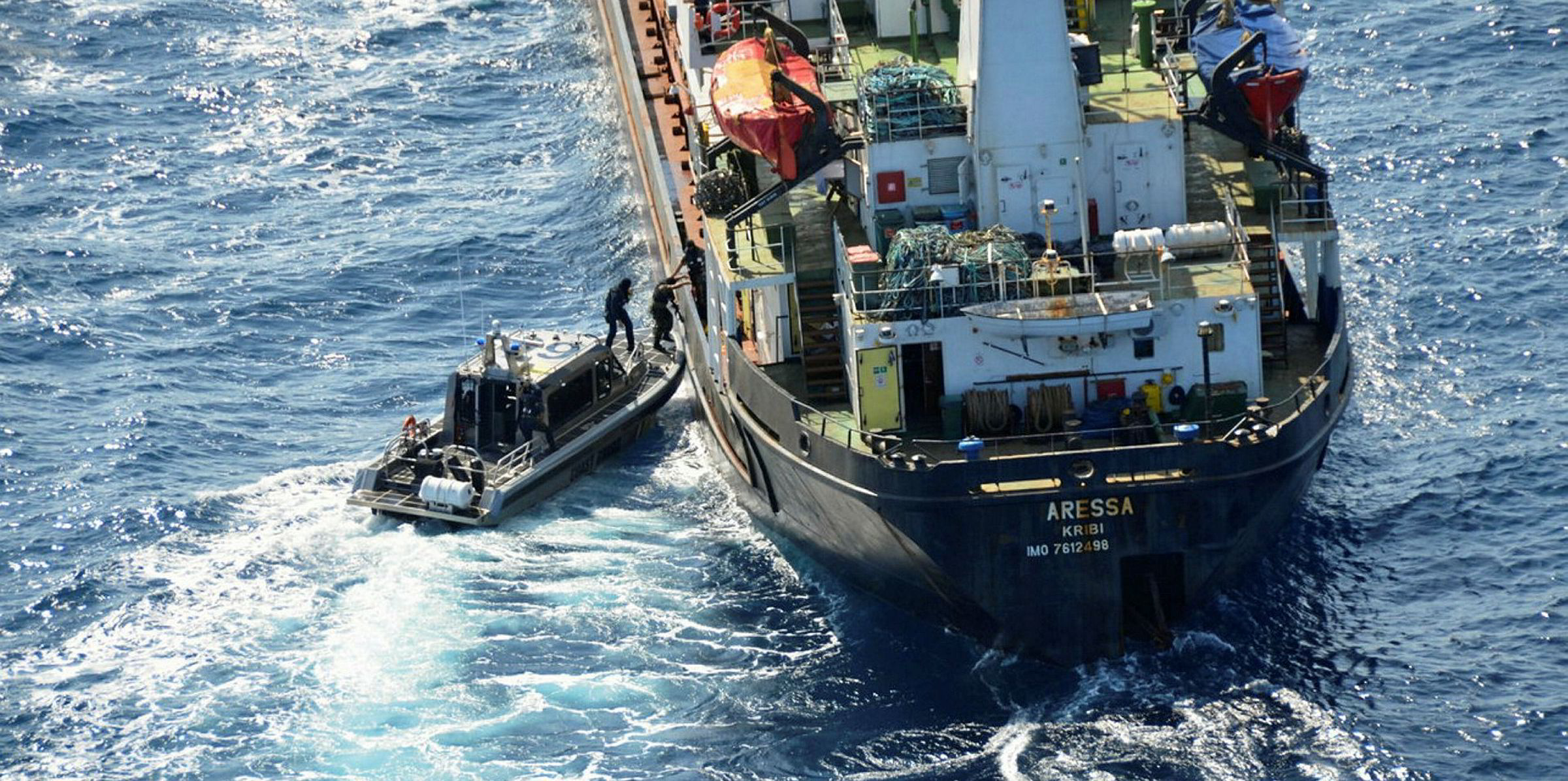 A ship carrying 350 tons. Aressa судно. Борт судна. Судно Aruba. 5 Тонное судно.