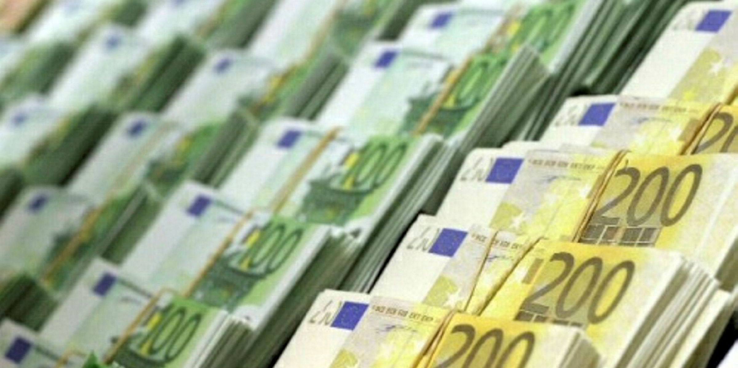 Купить 70 евро. Деньги евро. Евро фото. Деньги евро фото. Деньги евро доллары.