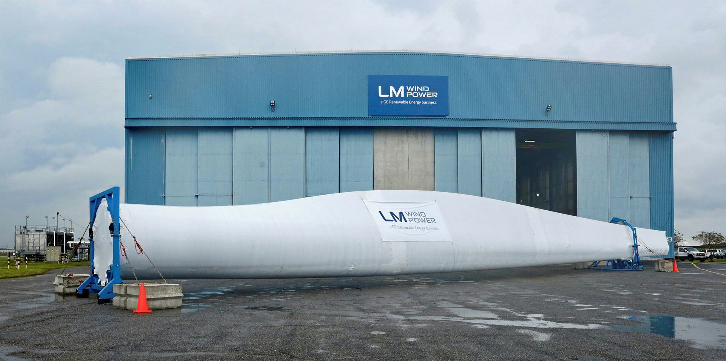 LM Wind Power opens doors on Americas blade facility Recharge