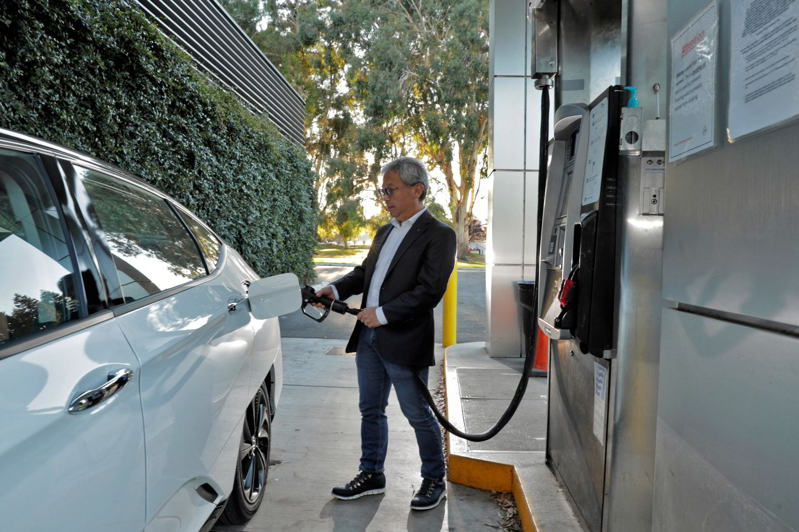 Cost to fill on sale up hydrogen car