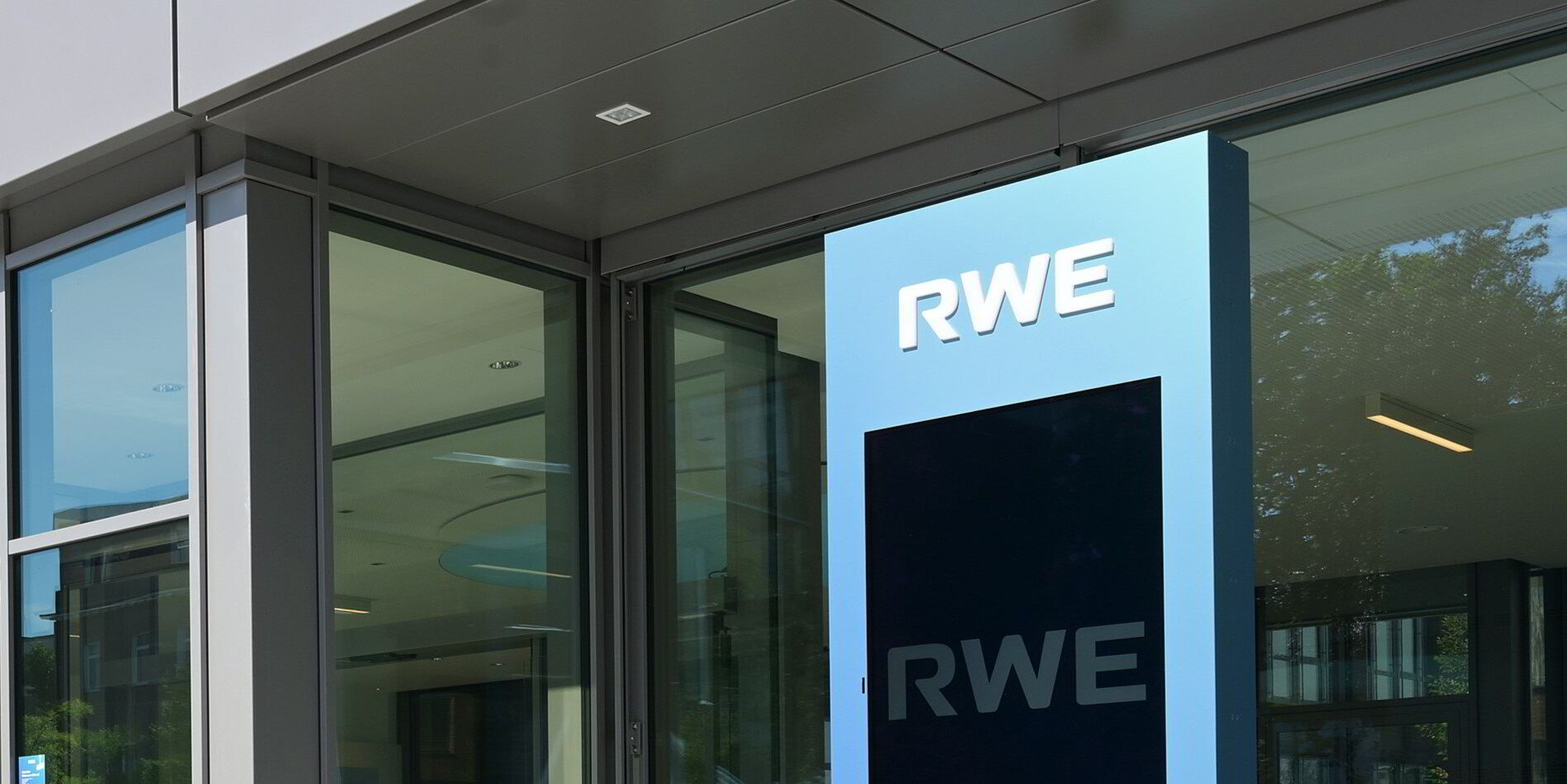 RWE says government must settle Orsted 'wind theft' scrap