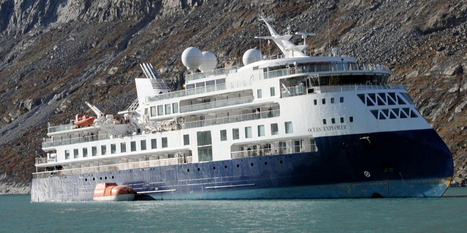 greenland cruise ship aground
