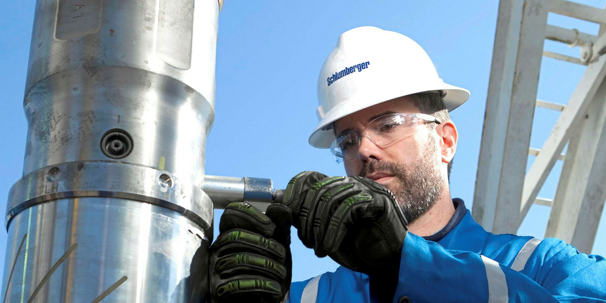 Инструмент istock. Drill service. Drilling on wall. Drill service. Мужчина с дрелью.