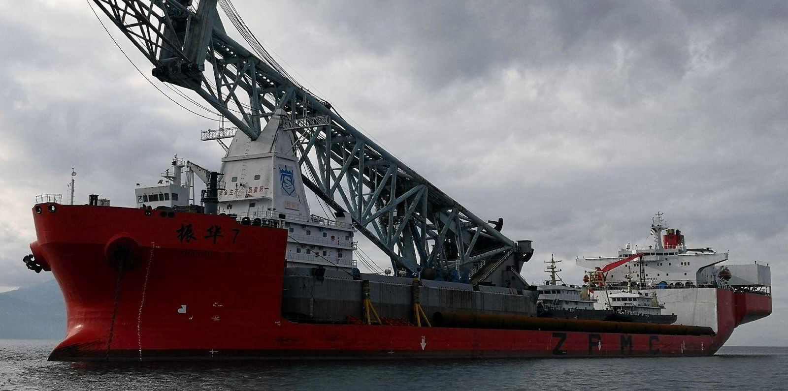 14 Chinese crew kidnapped from heavylift ship | TradeWinds