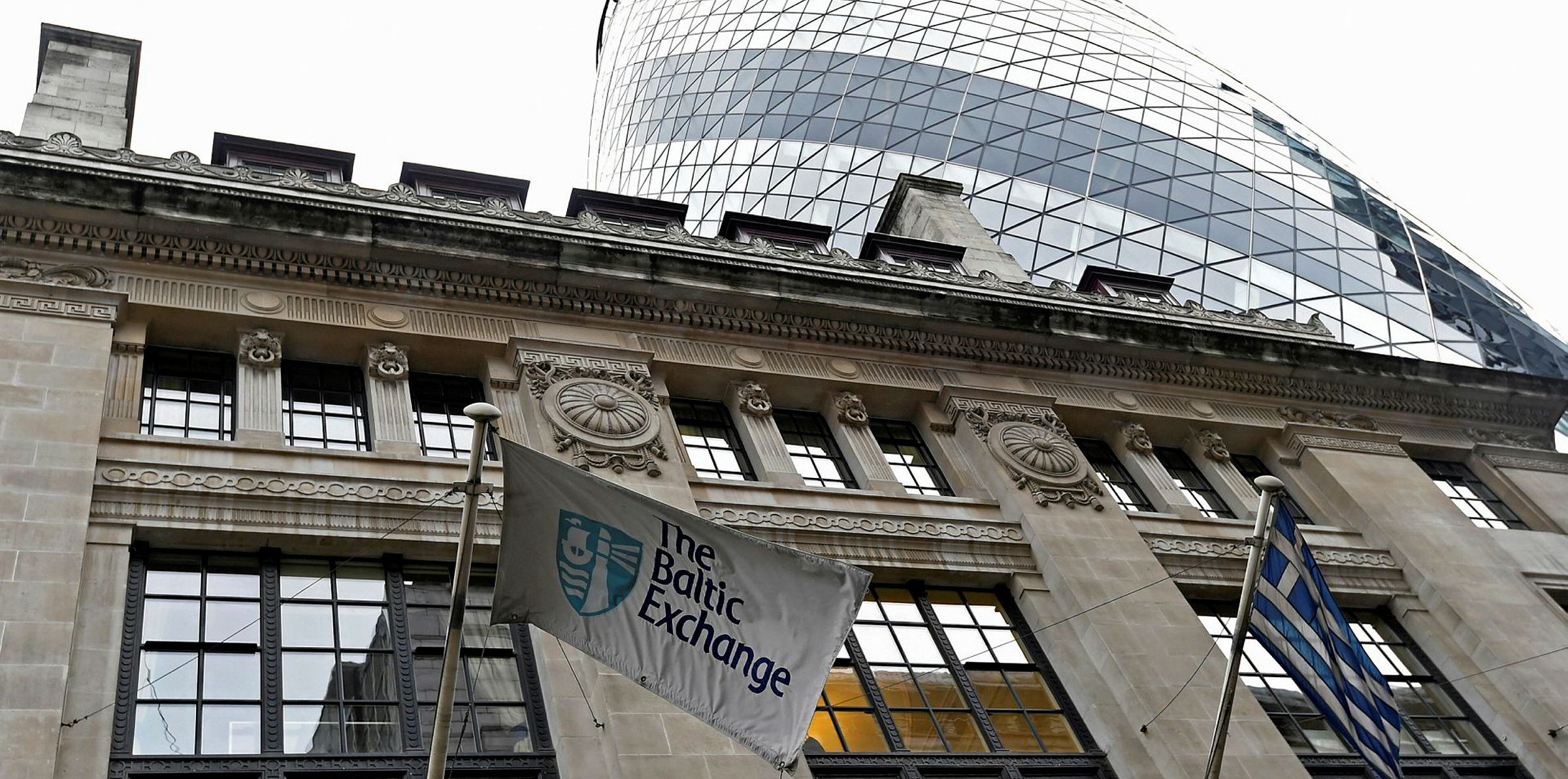 FTSE 100 Climbs as Tech Outshines Asian Market Headwinds