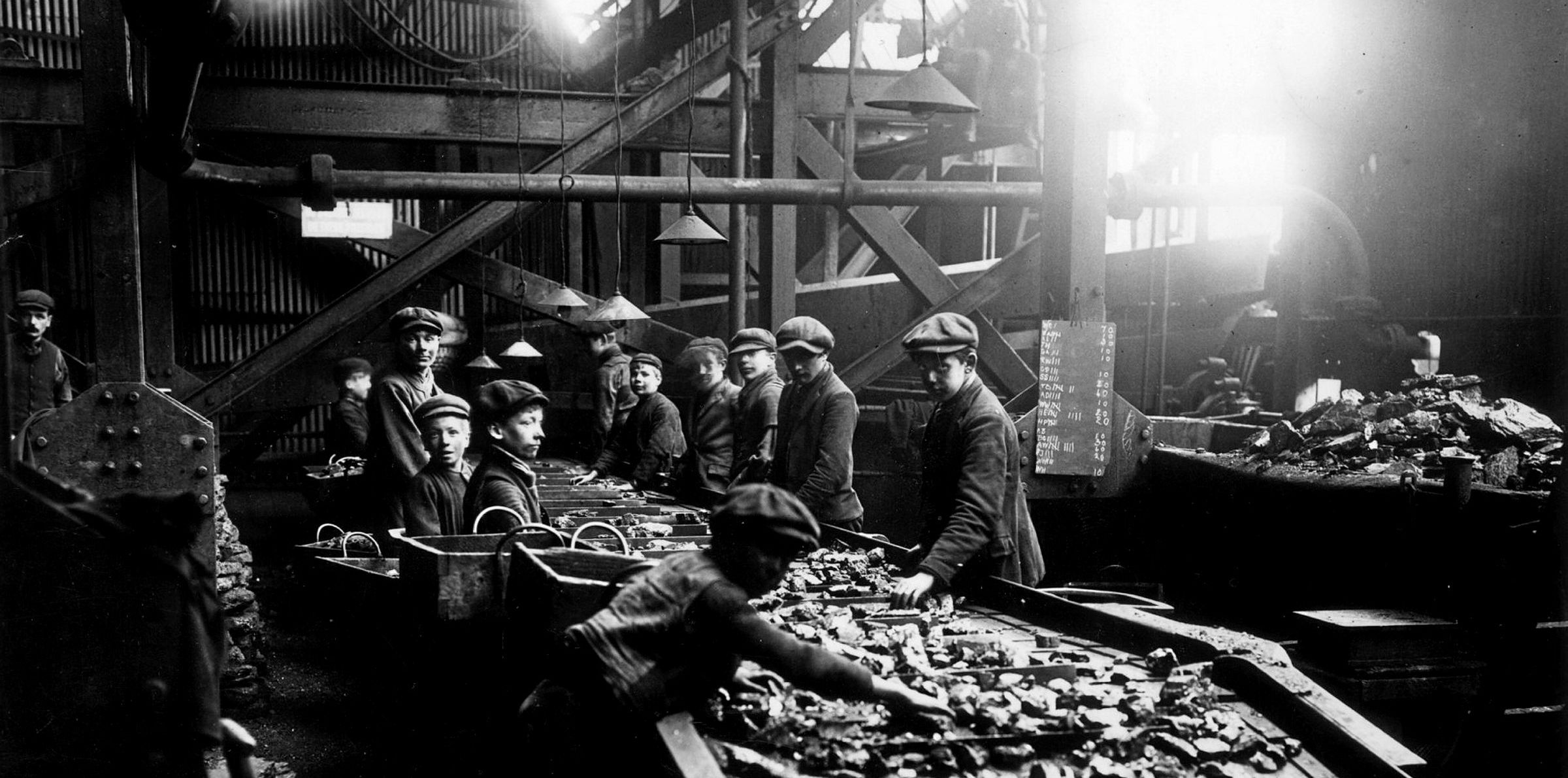 Мировая угольная промышленность. Угольные Шахты Великобритании 20 век. Добыча угля 19 век. Уголь в промышленности. Угольная промышленность в Англии.
